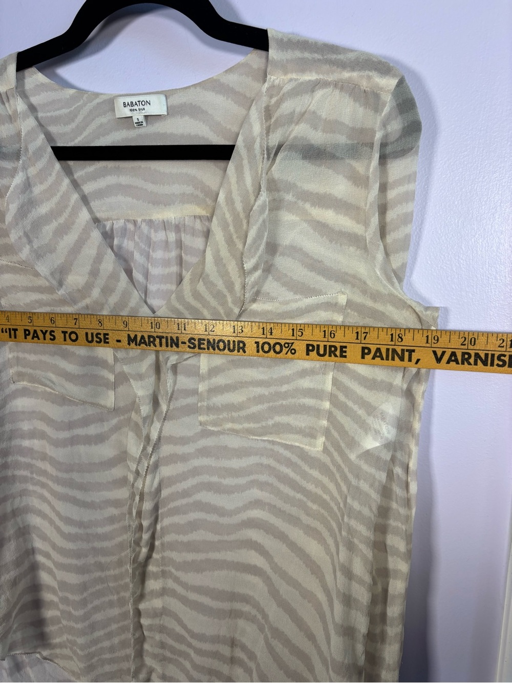 Babaton Aritzia Beige and Cream Zebra-Print Silk Chic V-Neck Blouse Size Small - Picture 7 of 10